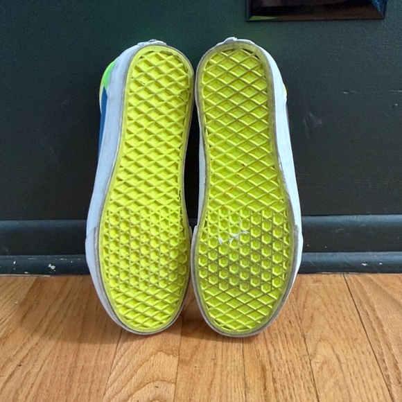 Colorful Vans - Picture 4 of 5